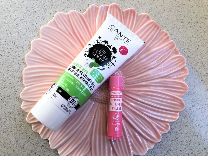 BIOの歯磨き粉とリップクリーム