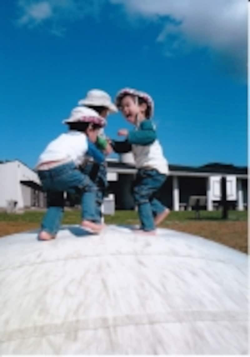 三つ子ちゃん外遊び