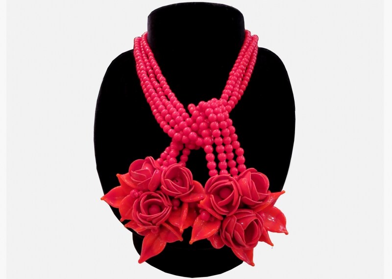 着け方も色々にできるラリエッタ