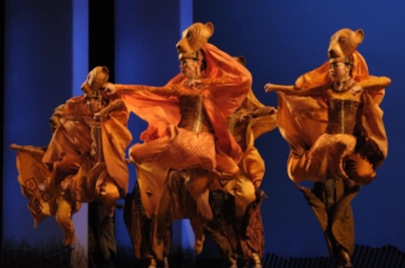 『ライオンキング』雌ライオンの狩りのシーン。( C )Disney 撮影：上原タカシ