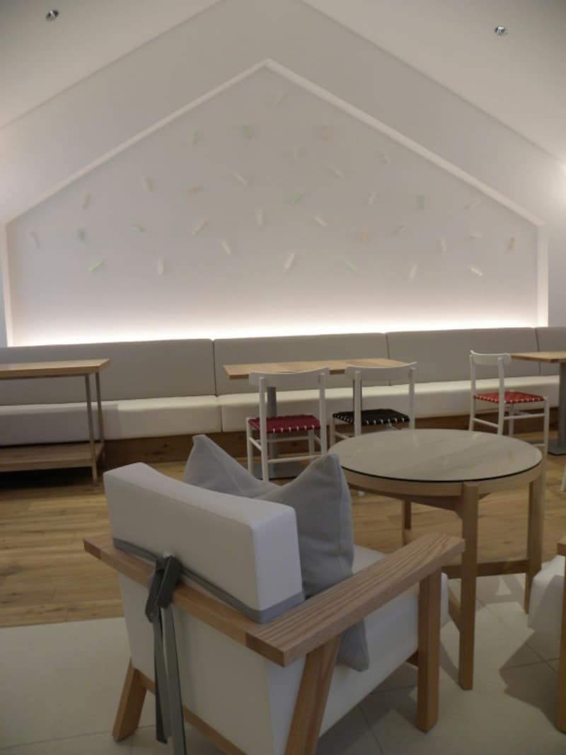 「グラッシェル」2階のカフェスペース