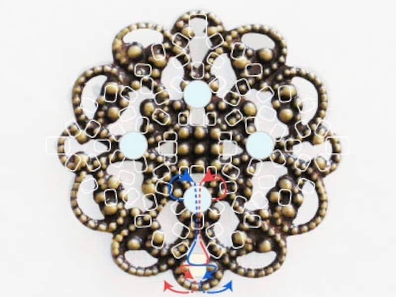 ハイブリッドシードビーズのアンティーク風ペンダント