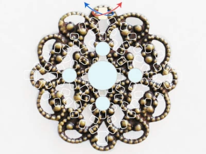 ハイブリッドシードビーズのアンティーク風ペンダント