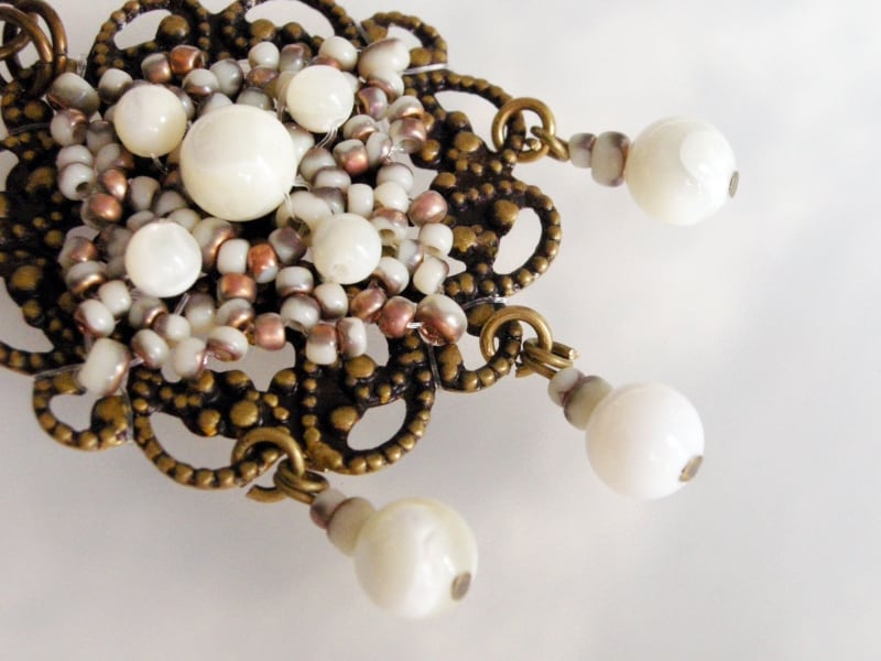 ハイブリッドシードビーズのアンティーク風ペンダント