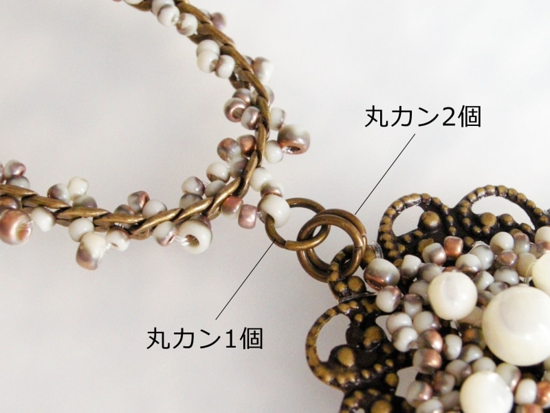 ハイブリッドシードビーズのアンティーク風ペンダント