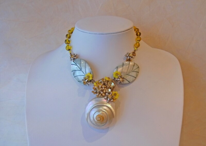 花と木の葉にみたてたシェルが大人っぽい