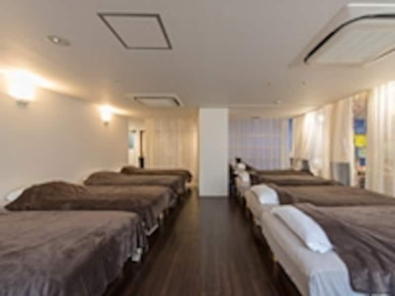 横になった視点で照明で眩しさを感じないように配慮