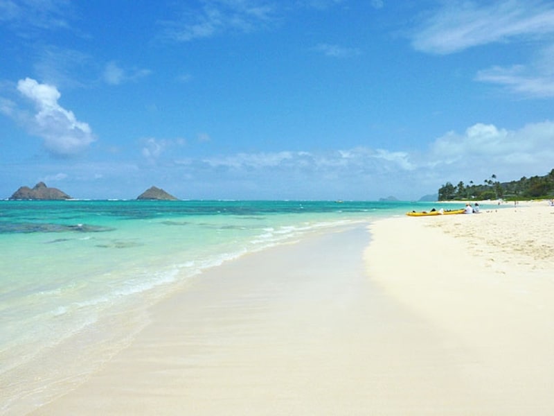 全米No.1ビーチに輝いたラニカイ・ビーチ。双子のモクルア島を眺めながらのんびり過ごしたい