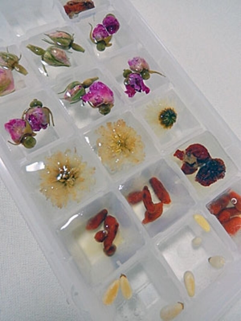 お湯で乾燥した花茶を少し開かせてから使うのがポイント