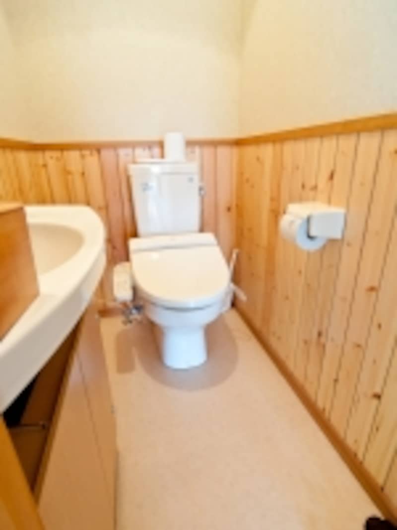 木のトイレ