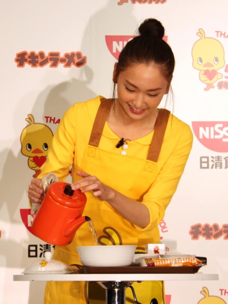 カタログギフトも！ パネル 新垣結衣｜アンティーク、コレクション チキンラーメン その他