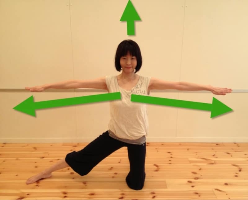 背骨の長さを保って、安定させましょう。