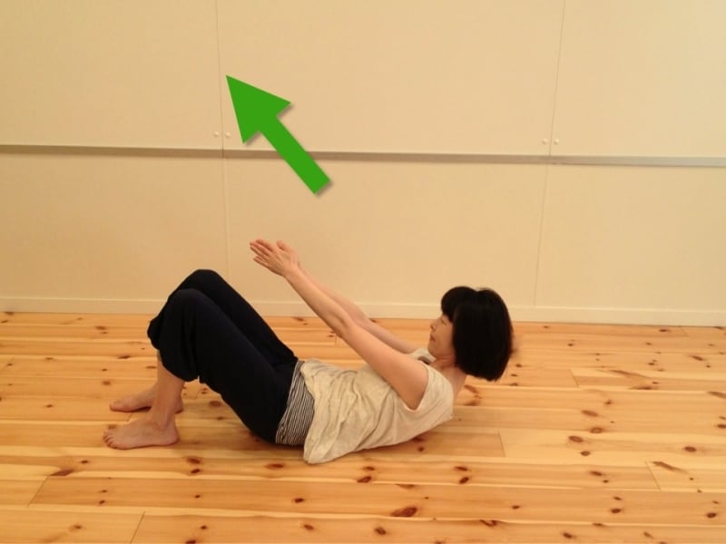 斜め方向への動きで、腹斜筋を意識！