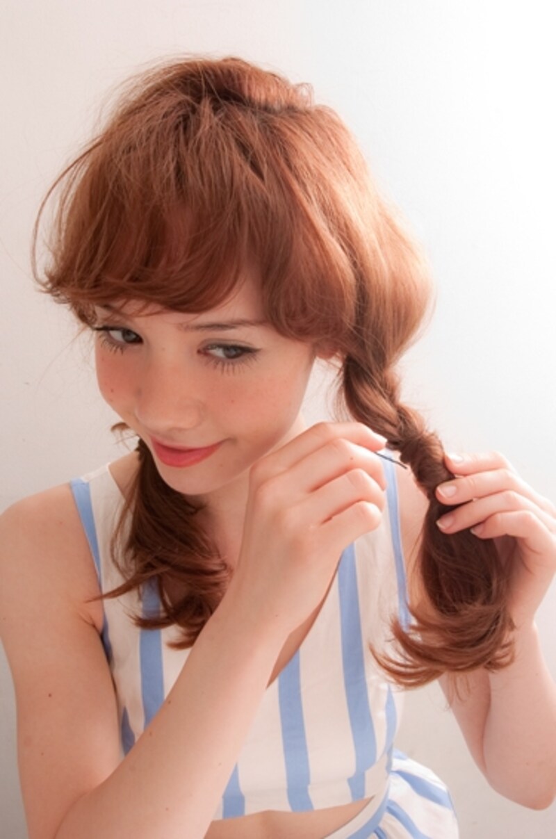 ゴムにピンをからませると固定する