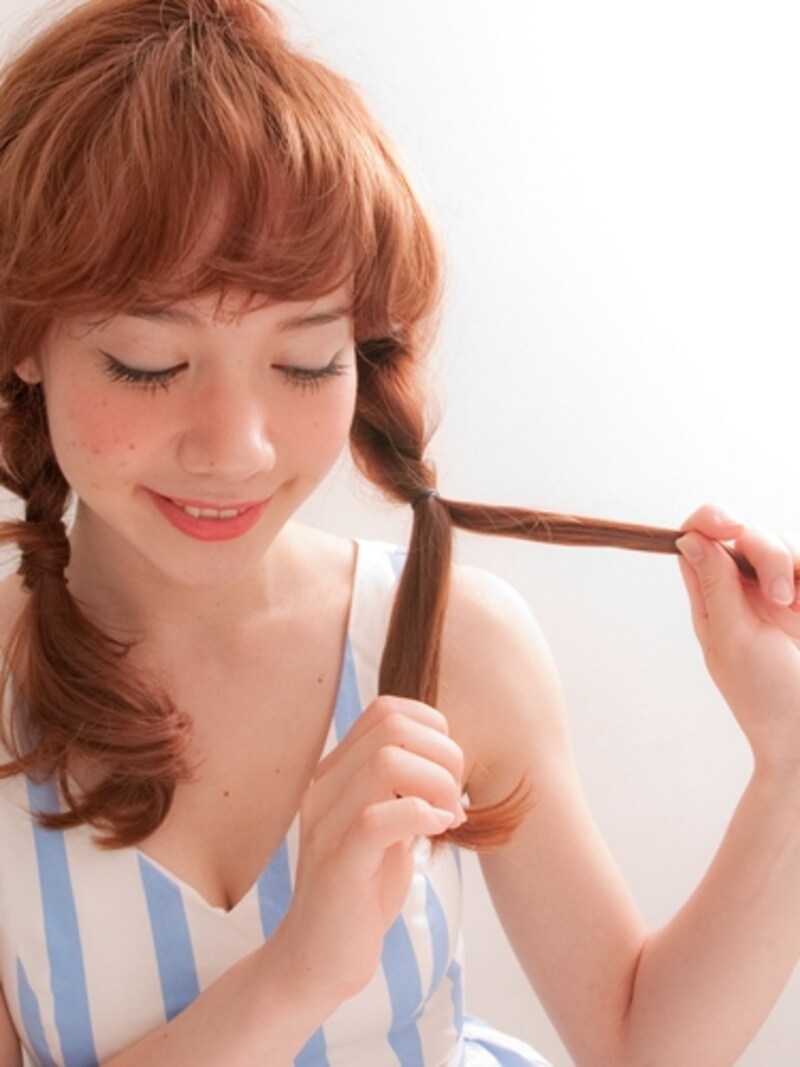 端の毛束を分けとる