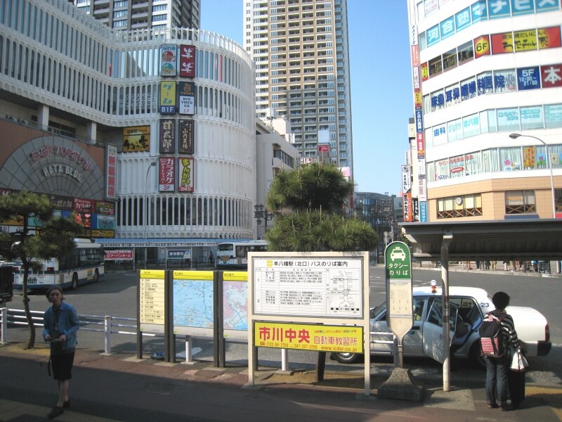本八幡駅前