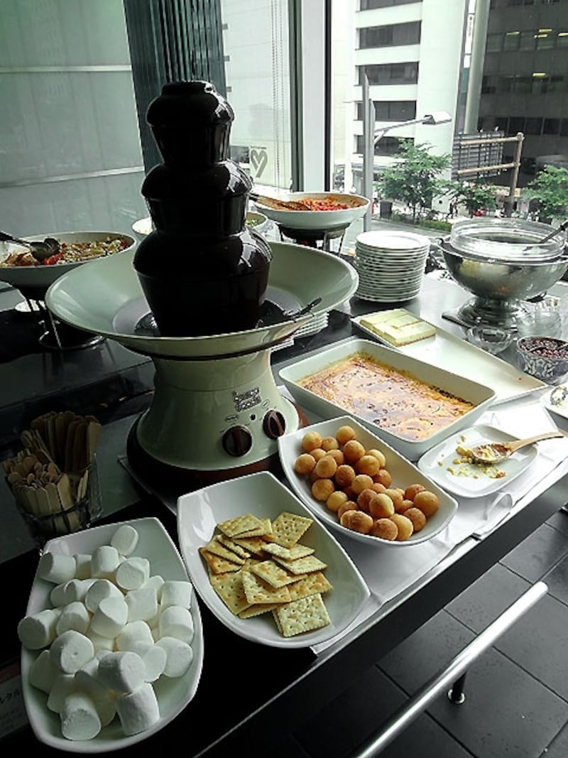 オールド マンズ アン デザートのブッフェ台