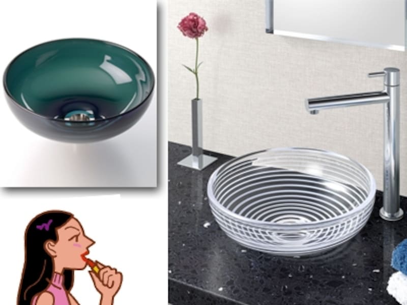 ガラス製の小型手洗い器ならトイレにぴったり。ガラスの清涼感がステキです。（左：ダークスモーク￥44,100、右：ムーングラス・シリーズ￥47,250/リラインス）