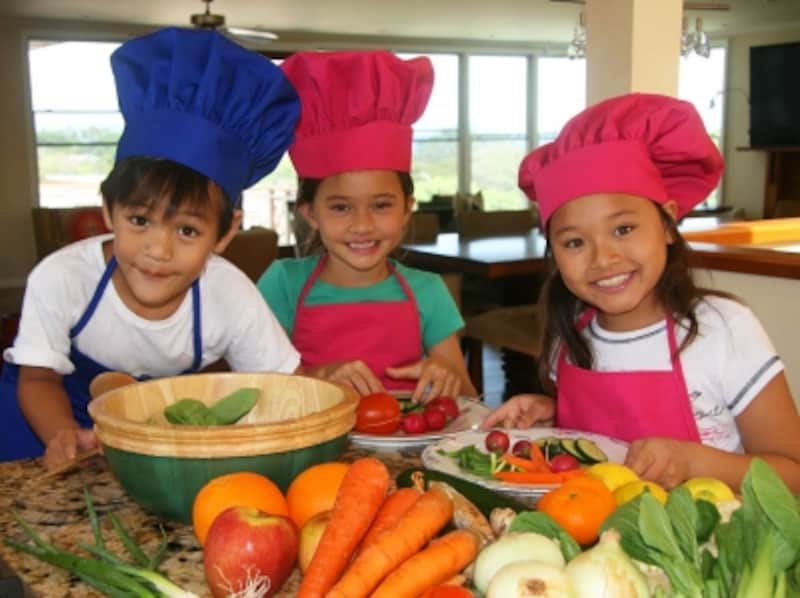 有名シェフも参加して行なわれる「ケイキ・イン・ザ・キッチン」。ケイキとは、ハワイ語で子供を意味する