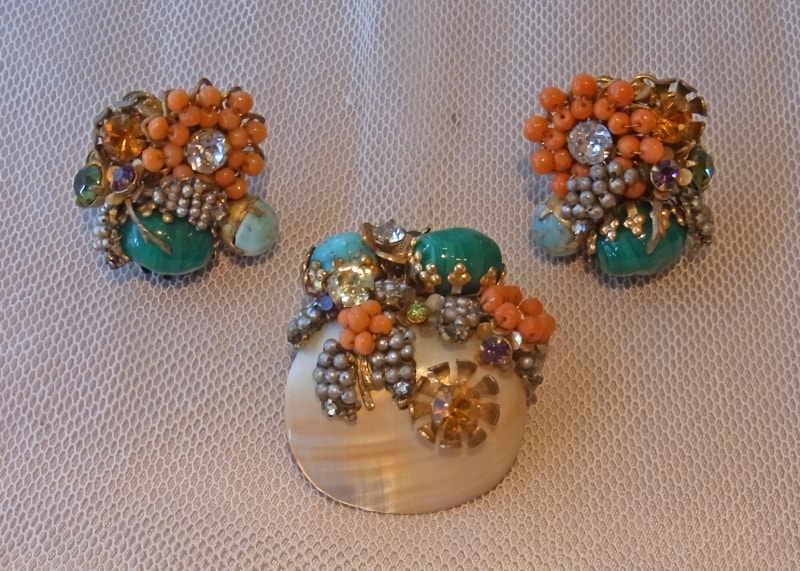 シェルとコーラル。海の恵のブローチ