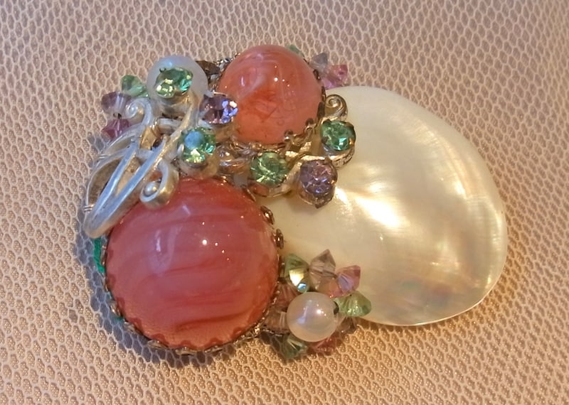 シェルを覆うガラスも優しい色合い