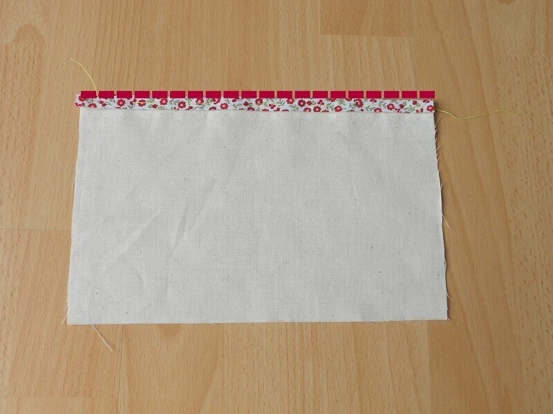 内側の仕切りポケットを準備