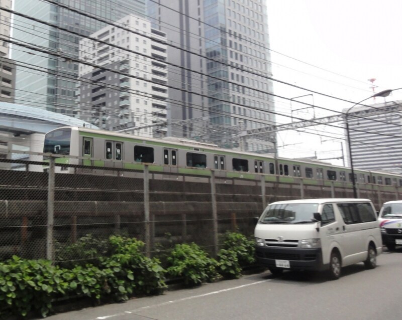 しかし、浜松町～新橋間で山手線が見えるのはここくらいしかない