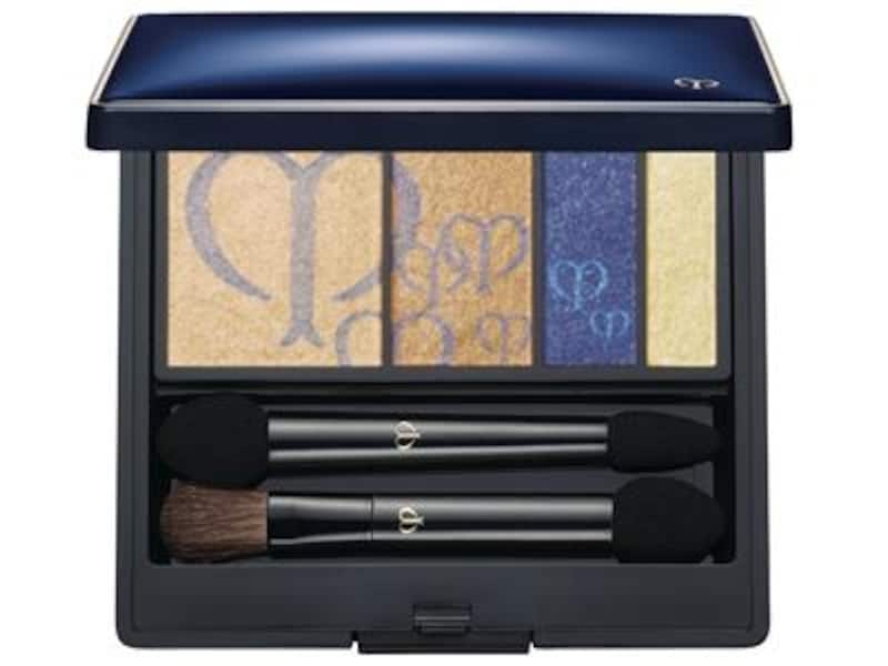 新鮮な表情を引き出してくれるネイビー