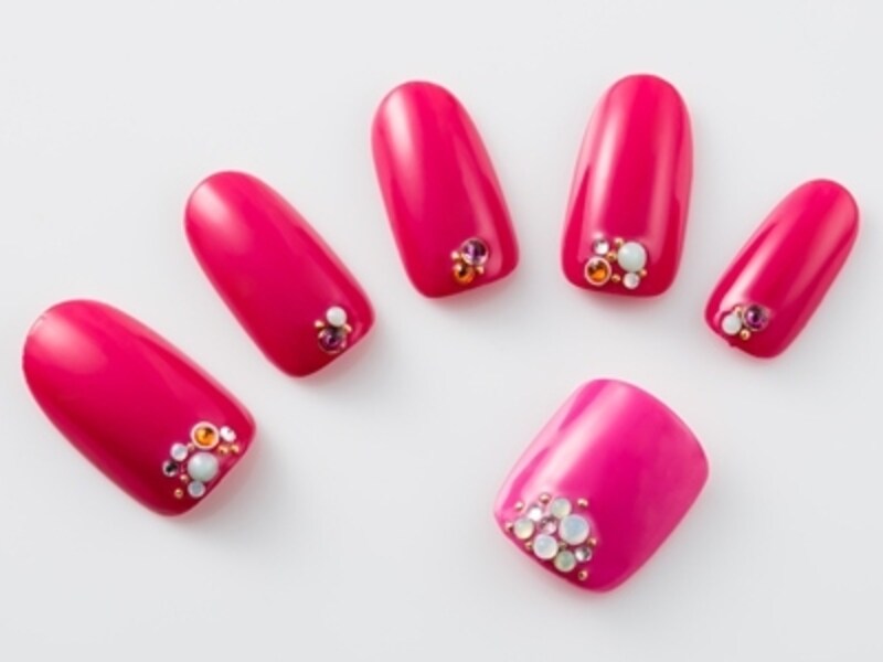 夏の陽射しに負けない鮮やかピンク