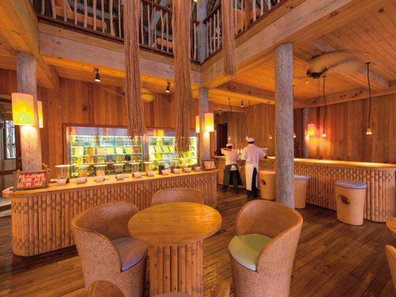 50種ものフレーバーが並ぶアイスクリームパーラー。他にチョコレートショップもある