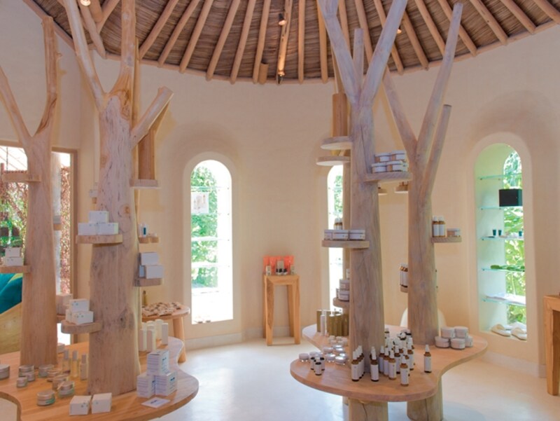 併設ショップで売っているオリジナルプロダクトはお土産としても人気