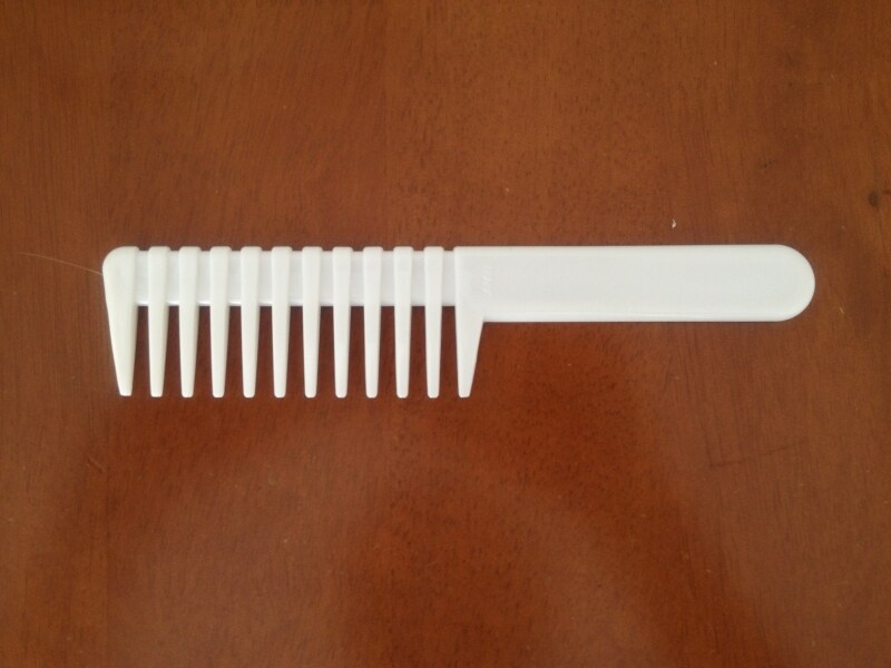 100円ショップで購入したクシ