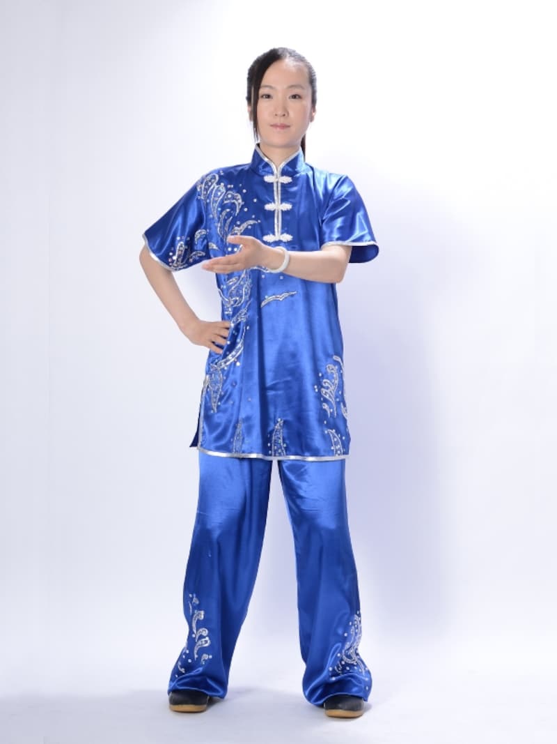 2.ゆっくり腕を持ち上げる