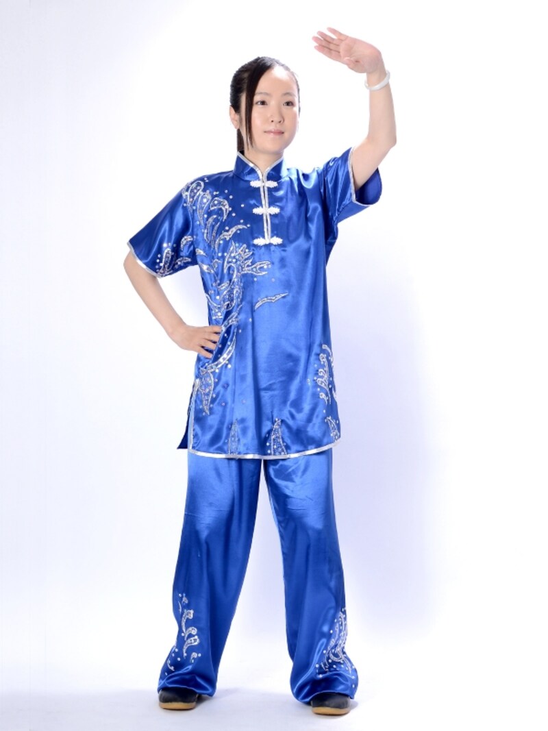 3.左手を頭の上まで移動する