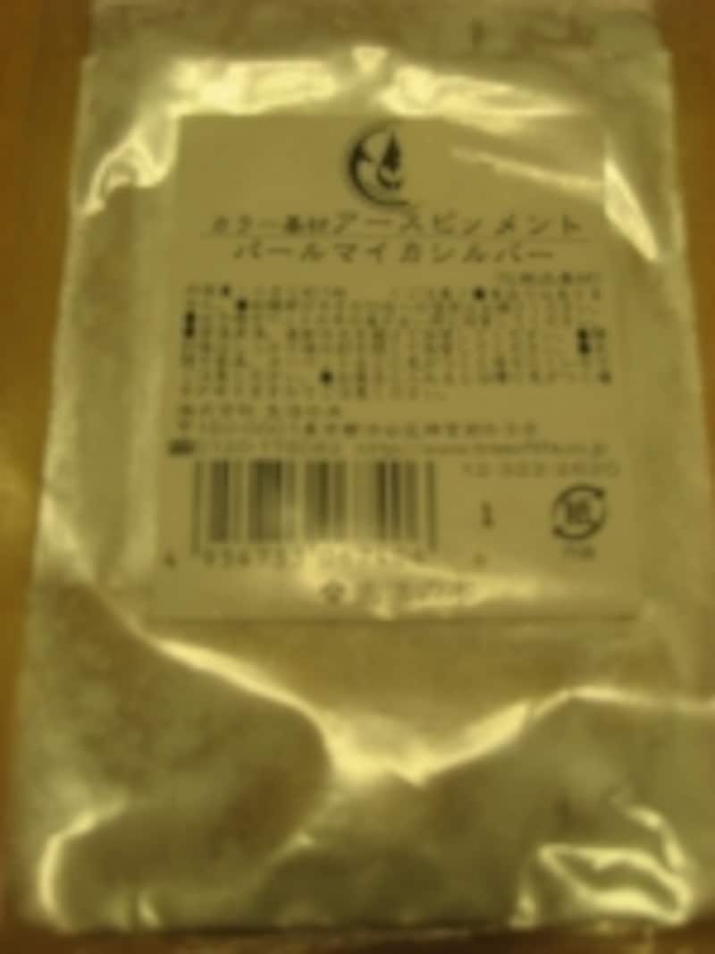 優しい光沢が上品な肌に仕上げてくれます