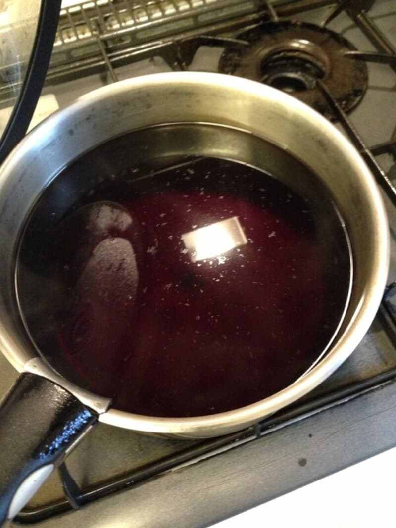 ラベンダーを煮出したハーブティー