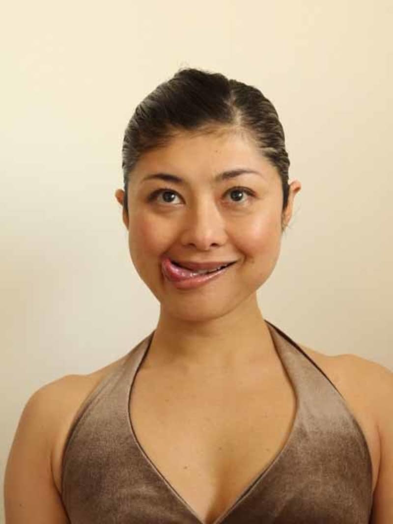 口角アップの顔ヨガ「おいしい顔3」