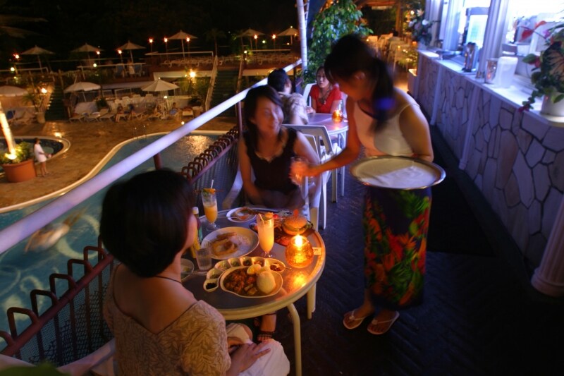 プールサイドレストラン・OUTRIGGER