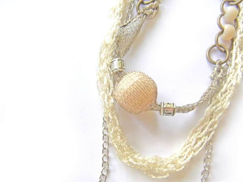 リリアン編みにビーズを入れる