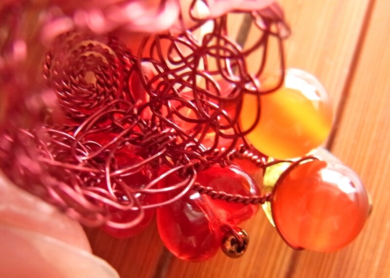 リングの残りのワイヤーでパーツをつける