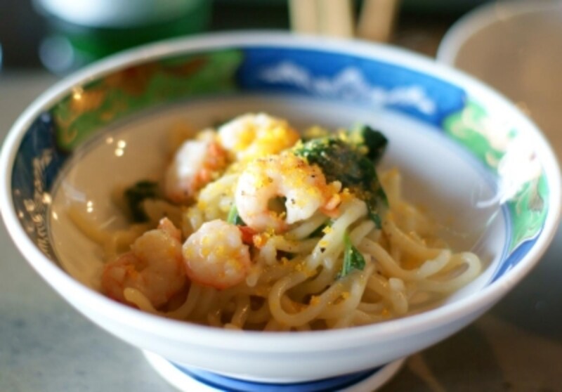 仮屋産川津エビとモロヘイヤのキタッラundefinedカラスミがけ