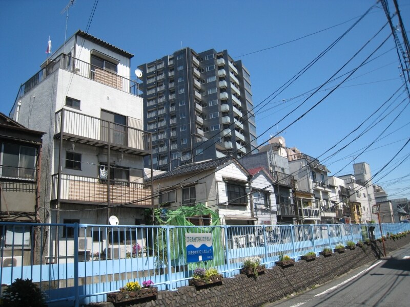 立会川沿いの住宅