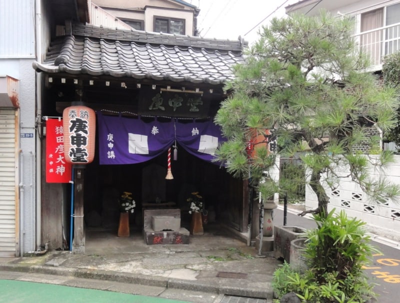 思わず手を合わせてお参りをする