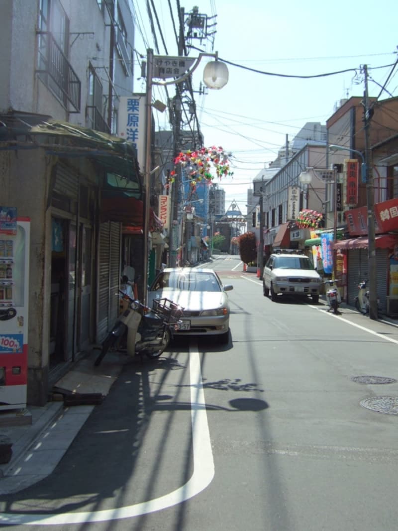 どちらの写真にも栗原洋品店の看板が見える