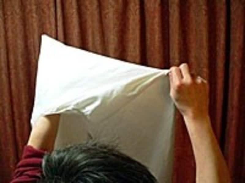 ボックスシーツのたたみ方手順3：これで片方の短い辺がきれいに収まる