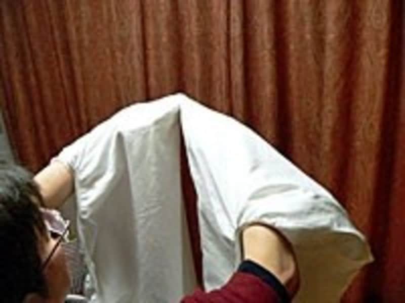 ボックスシーツのたたみ方手順5：縦長長方形の上下の角を合わせる