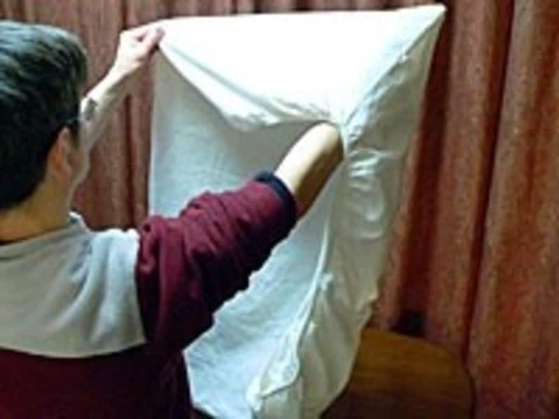 ボックスシーツのたたみ方手順6：きちんと重ね合わせることで仕上がりがきれいに