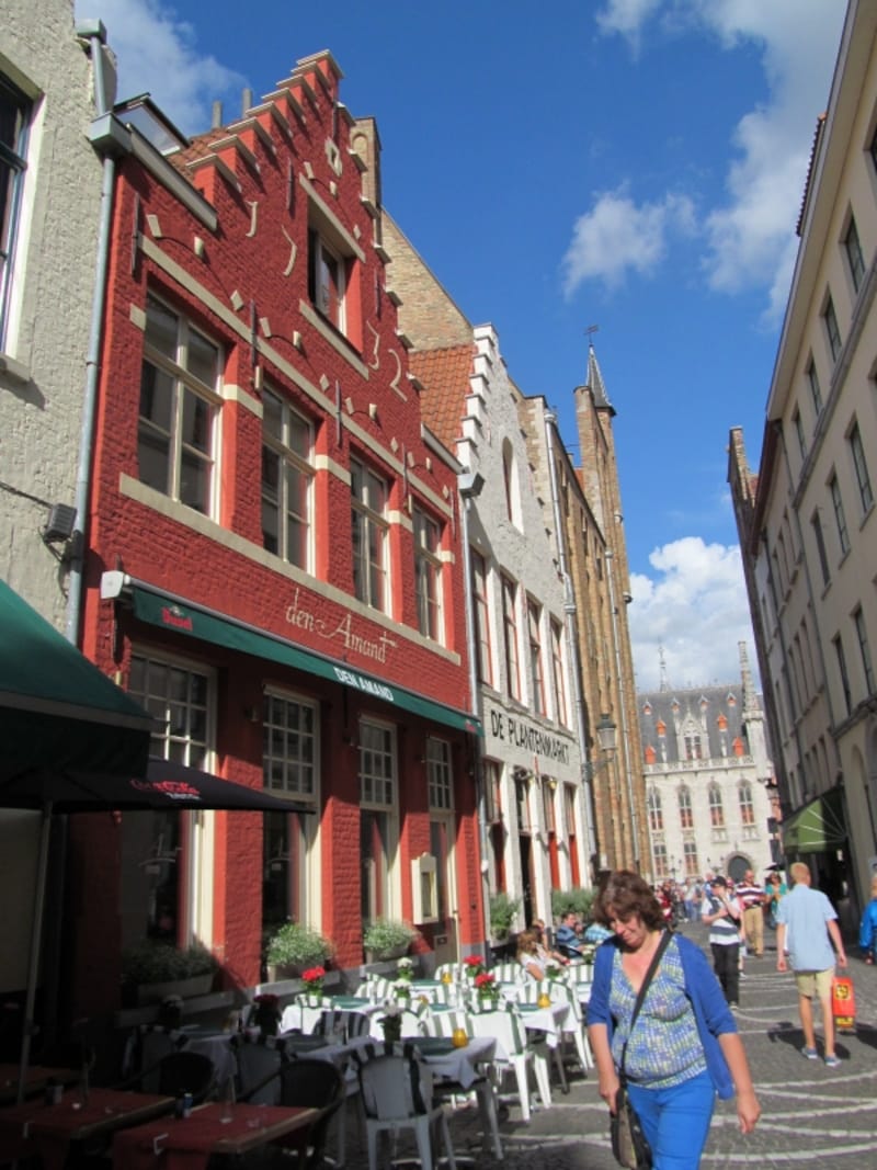 赤い壁がかわいい