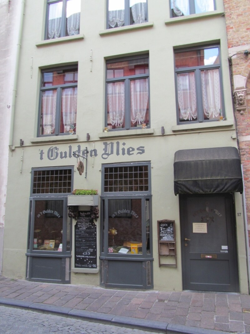 マルクト広場至近のコジンマリした店