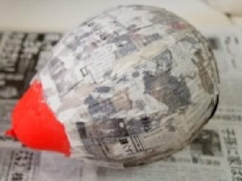 全体に新聞を貼る